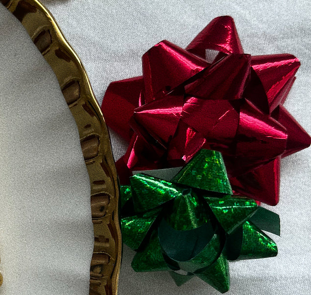 Mini gift-wrapping bow